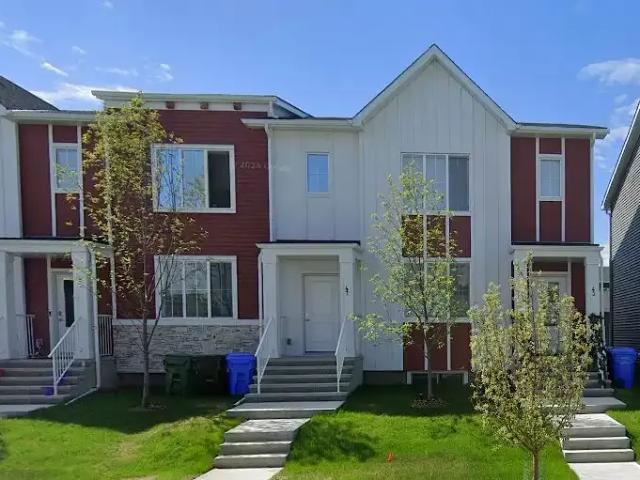 Beautiful 2 Story Townhouse — 3 Bedrooms Townhouse