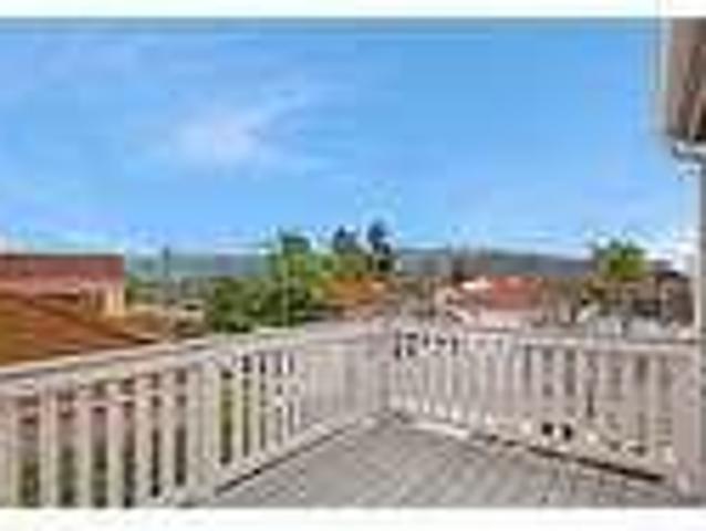 Beautiful 2 story home on private cal desac with views