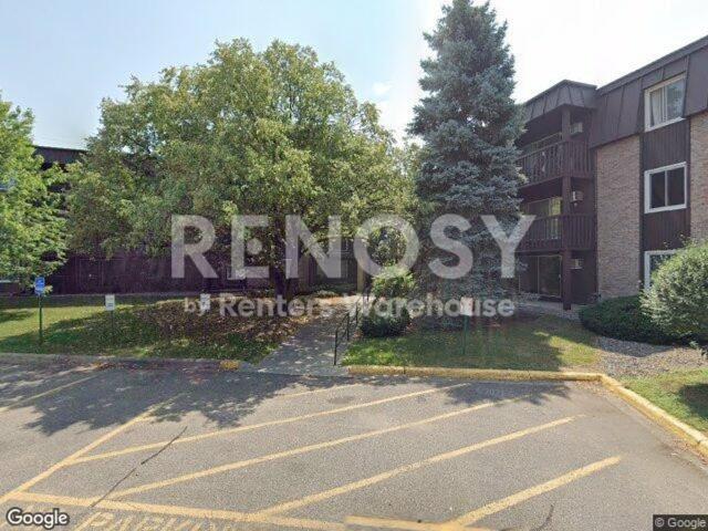 Beautiful 2B/2BA Condo Located in Robbinsdale with Lakeview