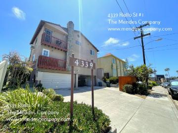 Beautiful 2bed/2bth Upstairs Condo w/ a Car Garage and In Unit Washer/Dryer Located in Point Loma!
