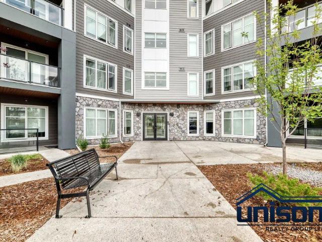 Beautiful 2bed 2 bath located in the heart of Savanna, like new corner unit. — 2 Bedrooms Condo Unit