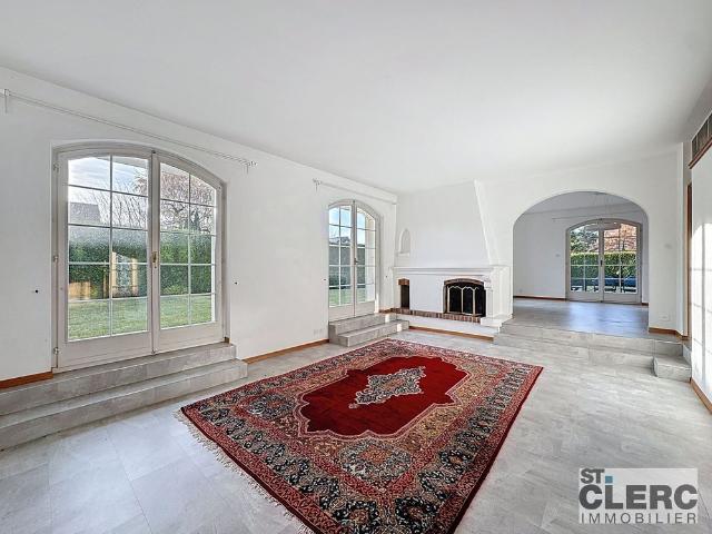 Beautiful 7 room apartment with private garden
