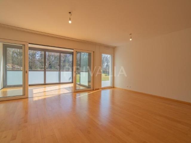 Beautiful 4.5 room ground floor flat with garden