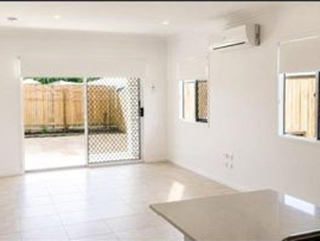 Beautiful 4 Bed 2 Bath Family Home in Park Ridge Close to Everthing