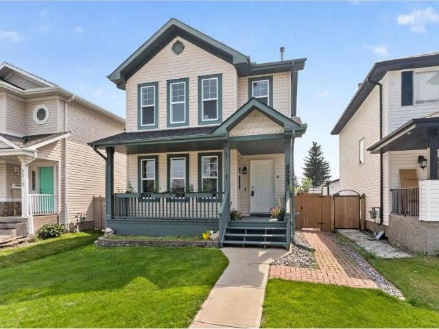 Beautiful 4 Bed Family Home Backing Onto Klarvatten Park — 4 Bedrooms House