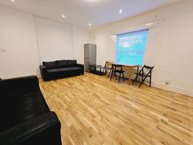 Beautiful 4 bed in Caledonia road