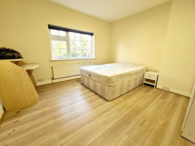 Beautiful 4 bed in Kingsbury