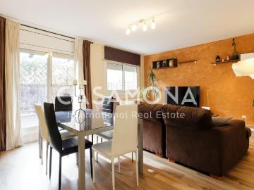 Beautiful 4 Bedroom Atico Apartment in Horta Guinardó with Private Terrace