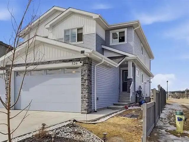 Beautiful 4 Bedroom Duplex with Finished Basement – Leduc