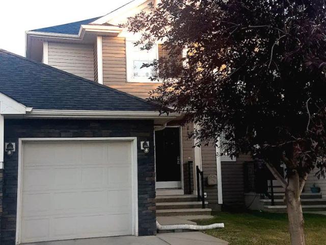 Beautiful 4 bedroom duplex in Cranston — 4 Bedrooms Duplex