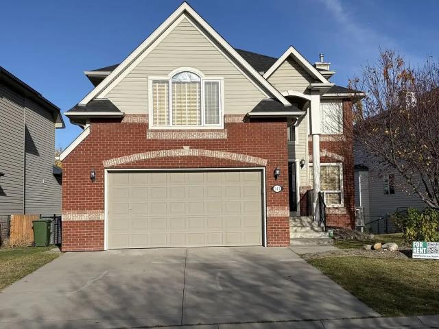 Beautiful 4 Bedroom Executive Home, unfurnished, Chestermere — 4 Bedrooms+ Den House