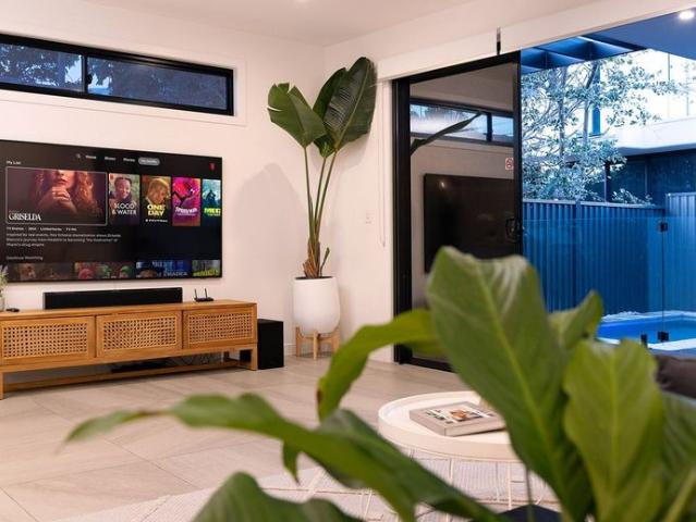 Beautiful 4 Bedroom Family Townhouse Home with Plunge Pool Prime Location