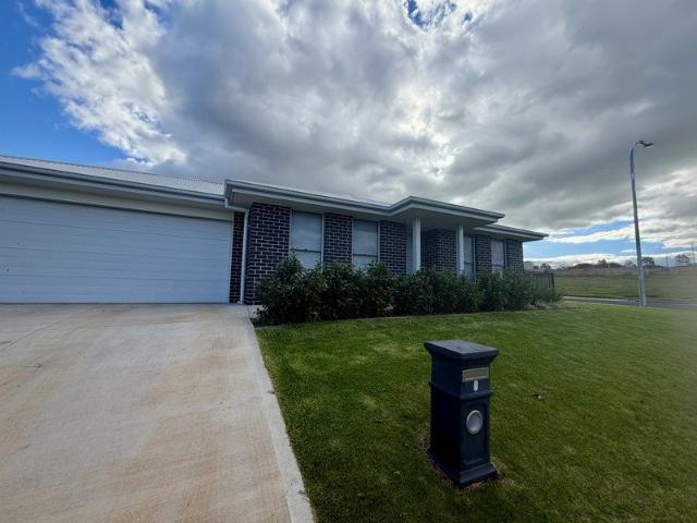 Beautiful 4 bedroom Family Home in Outlook Estate