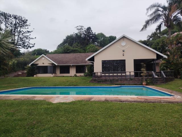 Beautiful 4 Bedroom Family Home with Pool, Spacious Garden, Separate Flatlet & Pet Friendly!