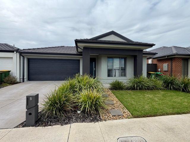 BEAUTIFUL 4 BEDROOM HOME!