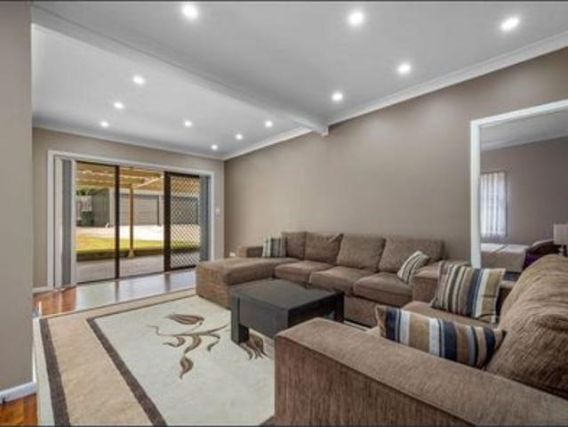 Beautiful 4 Bedroom Home In A Fantastic Location!