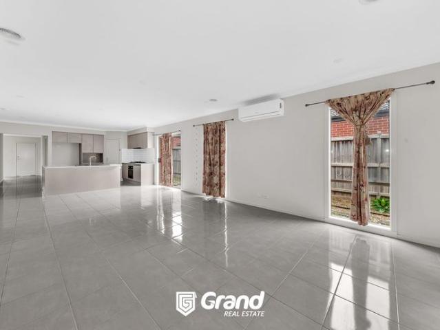 BEAUTIFUL 4 BEDROOM HOME IN A PREMIER LOCATION IN CRANBOURNE EAST!