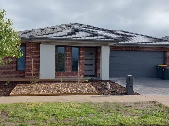 Beautiful 4 bedroom home in Manzeene Estate!
