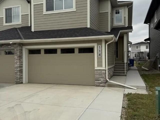 Beautiful 3 Bedroom + Den Home in South Shore | Garage | Long Term Rental
