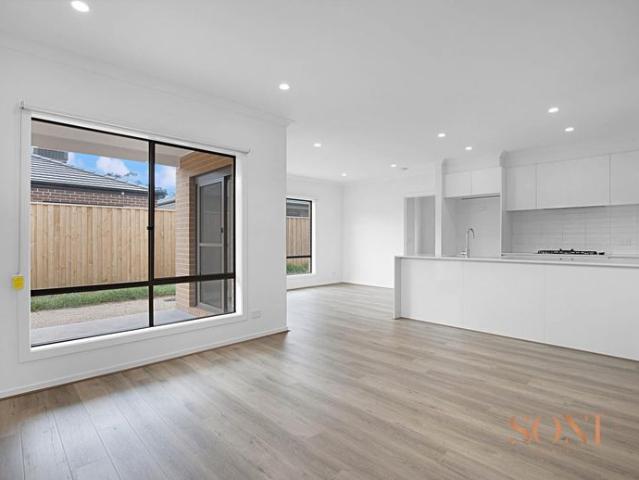 Beautiful 4 Bedroom Home in Prime Riverwalk Werribee Location!