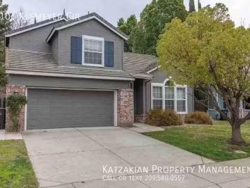 Beautiful 4 Bedroom Home in Weston Ranch! 1106 Klemeyer Cir