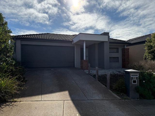 Beautiful 4 Bedroom Home in the Riverina Estate