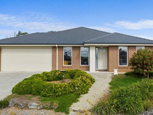 BEAUTIFUL 4 BEDROOM HOME ON 965m² BLOCK