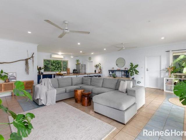 Beautiful 4 bedroom home with picturesque views