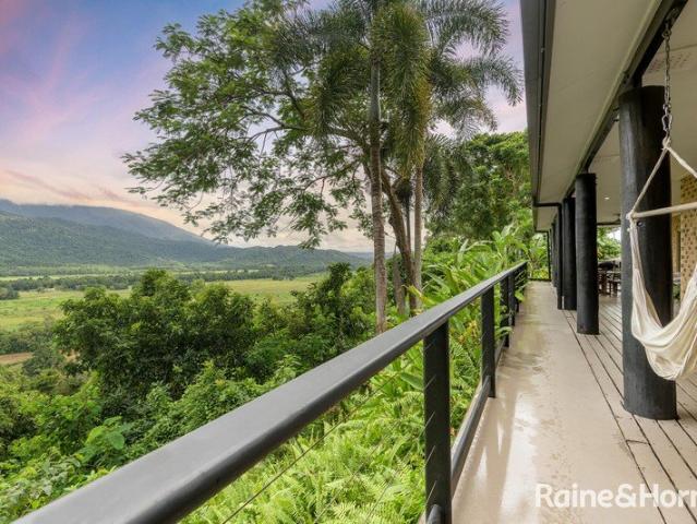 Beautiful 4 bedroom home with picturesque views