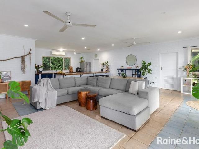 Beautiful 4 bedroom home with picturesque views