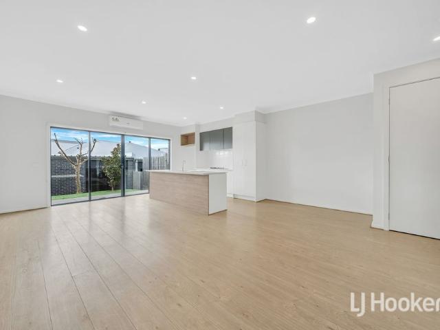 Beautiful 4 bedroom house for rent in Mickleham!