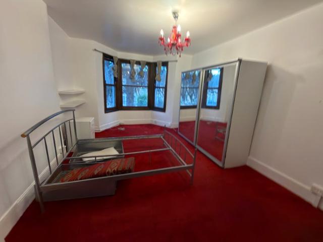 Beautiful 4 Bedroom House in E7 0NX – Forest Gate