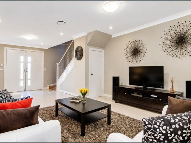 Beautiful 4 bedroom house in Quakers Hill East Public School Catchment. Walk to transport and parks