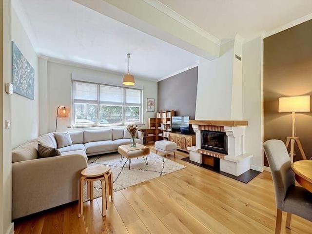 Beautiful 4 bedroom house with an office and a garden