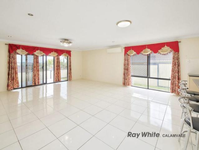 BEAUTIFUL 4 BEDROOM HOUSE WITH STUNNING VIEW