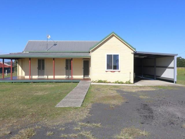 Beautiful 4 Bedroom Renovated Farmhouse