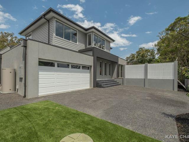 BEAUTIFUL 4 BEDROOM TOWNHOUSE IN BEACONSFIELD UPPER