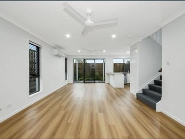 Beautiful 4 Bedroom Townhouse in Calamvale