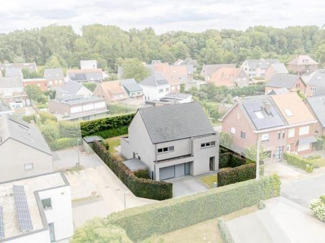 Beautiful 4 bedroom villa located in a quiet cul de sac