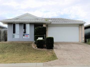 BEAUTIFUL 4 BEDROOMS, 2 LIVING AREAS