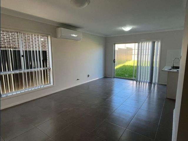 Beautiful 4 bedrooms plus 1 Media/5th bedroom house in Leppington for lease!