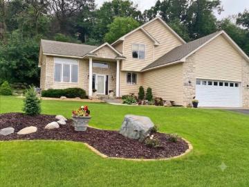Beautiful 4 BR Home with Private Patio in Lakeville