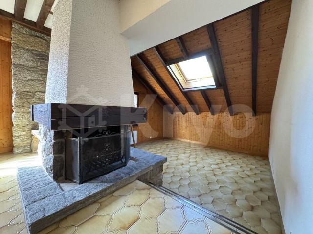 BEAUTIFUL 4 ROOM APARTMENT WITH CHARACTER