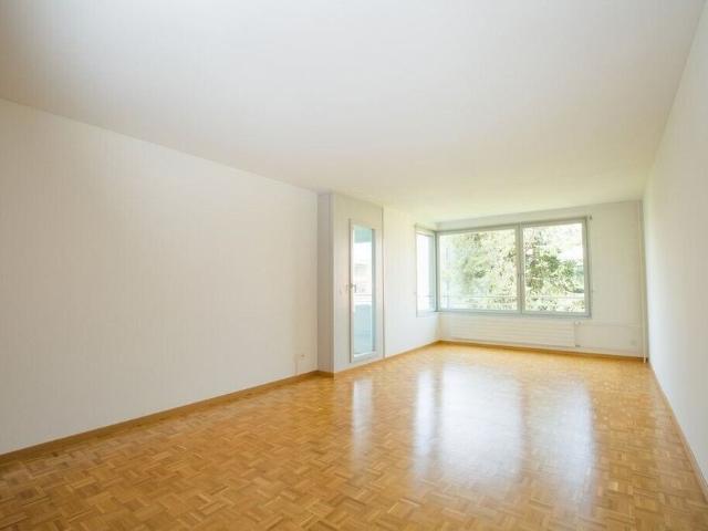 Beautiful 4 room apartment with large balcony