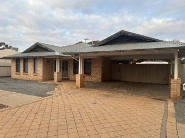 Beautiful 4x2 Home in Lamington