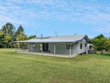 Beautiful 5 Acre Haven in Sought After Julatten