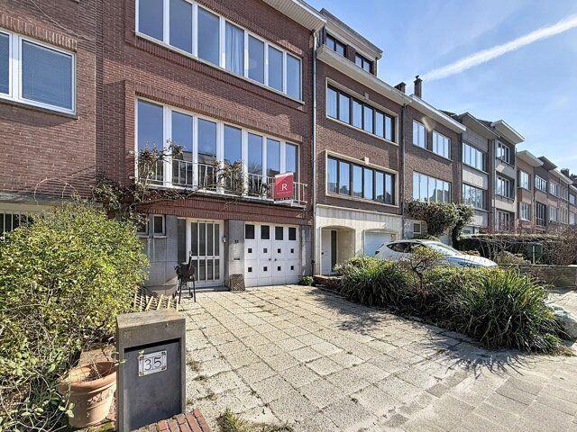 Beautiful 5 bedroom bel étage house with garden – Pagodes