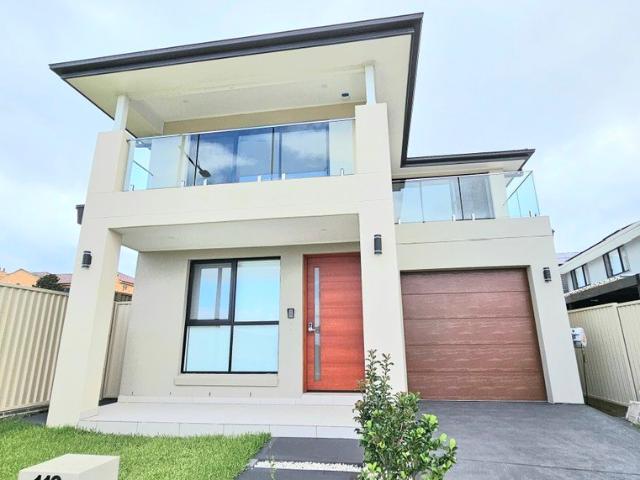 Beautiful 5 Bedroom Home in The Ponds for Lease