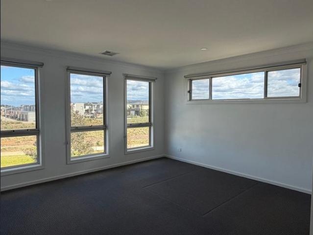 BEAUTIFUL 5 BEDROOM HOME WITH TWO MASTER BEDROOMS IN TARNEIT !