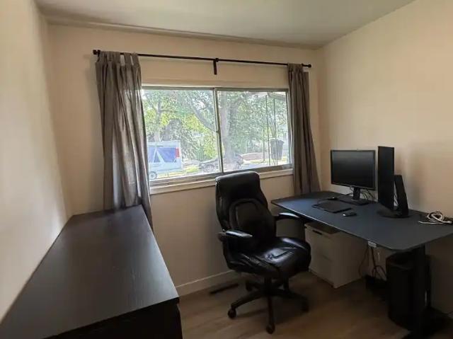 Beautiful 5 bedroom house with detached 2 car garage